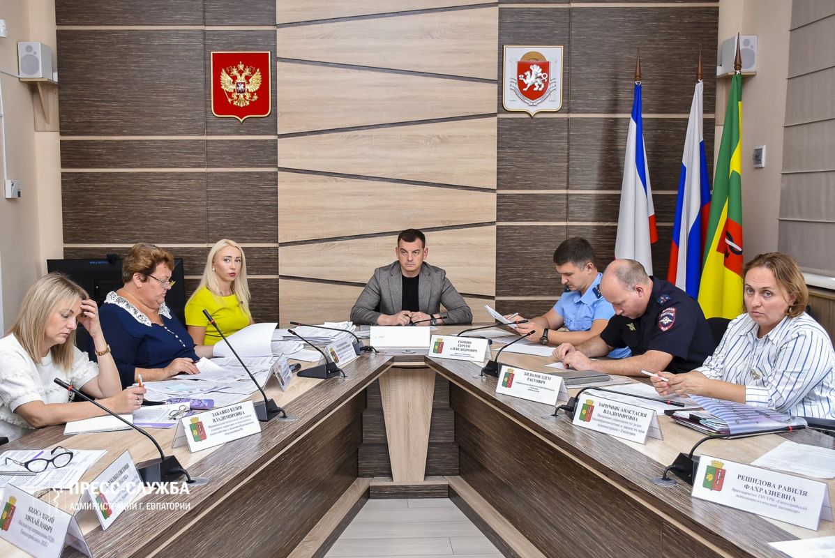 Состоялось очередное заседание комиссии по делам несовершеннолетних и защите их прав Состоялось очередное заседание комиссии по делам несовершеннолетних и защите их прав