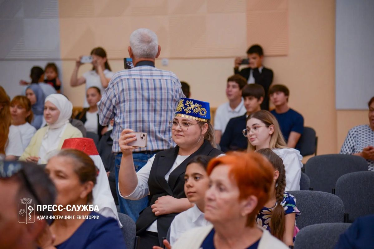 В евпаториийской школе отметили праздник урожая В евпаториийской школе отметили праздник урожая
