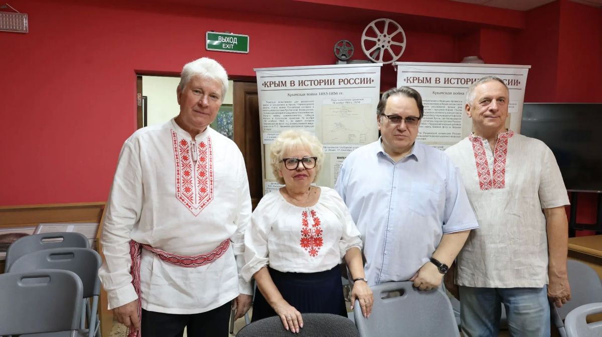 Представители КРО белорусов «СЯБРЫ» ознакомились с выставкой в к 170-летию окончания Крымской войны Представители КРО белорусов «СЯБРЫ» ознакомились с выставкой в к 170-летию окончания Крымской войны