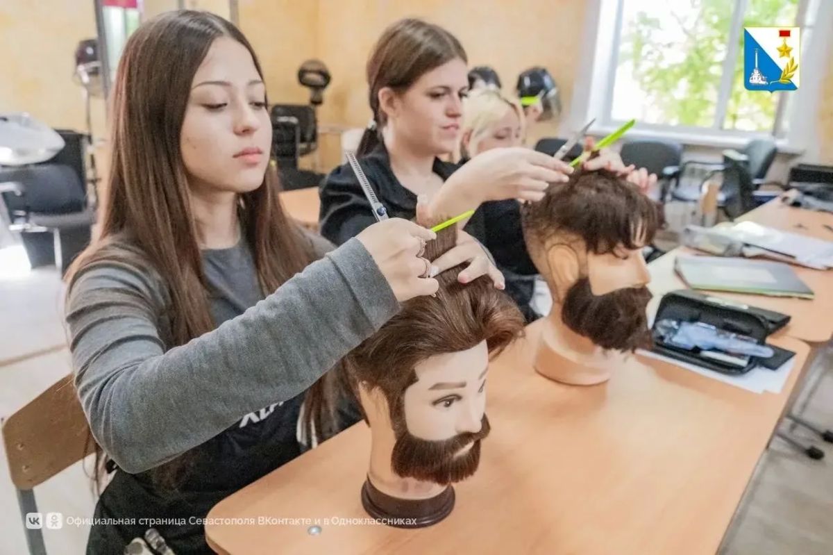 В севастопольском профессиональном художественном колледже готовят мастеров индустрии красоты В севастопольском профессиональном художественном колледже готовят мастеров индустрии красоты