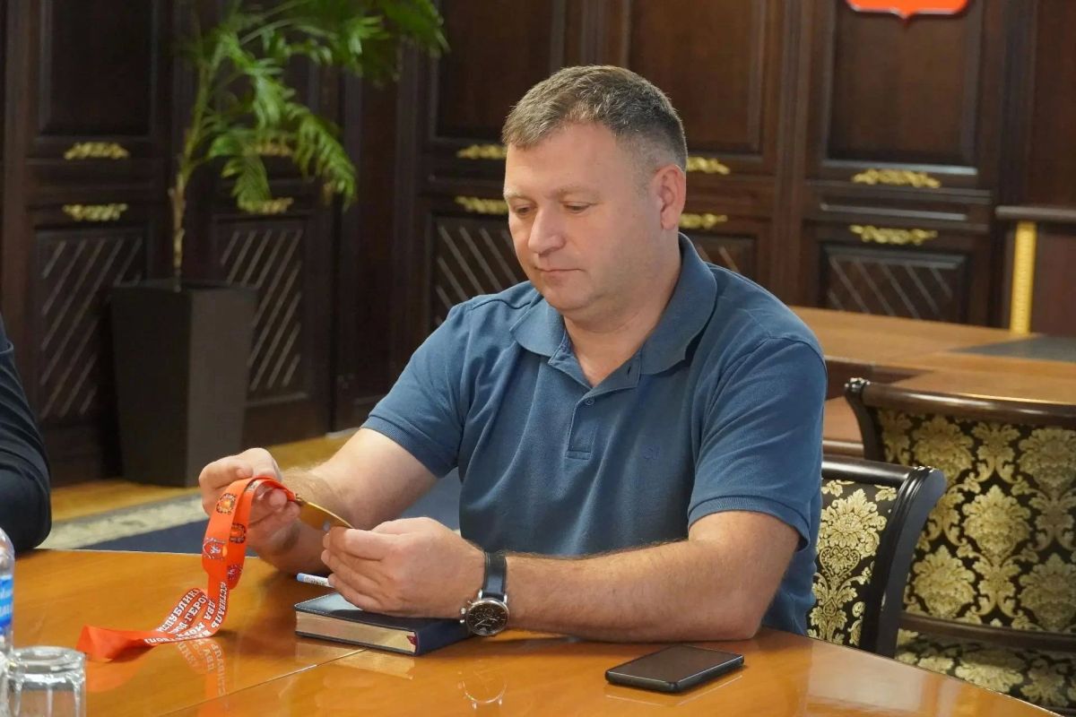 И. о. главы администрации Керчи Игорь Крутьков провел рабочую встречу с директором спортивной школы №4 Назаром Туленко И. о. главы администрации Керчи Игорь Крутьков провел рабочую встречу с директором спортивной школы №4 Назаром Туленко