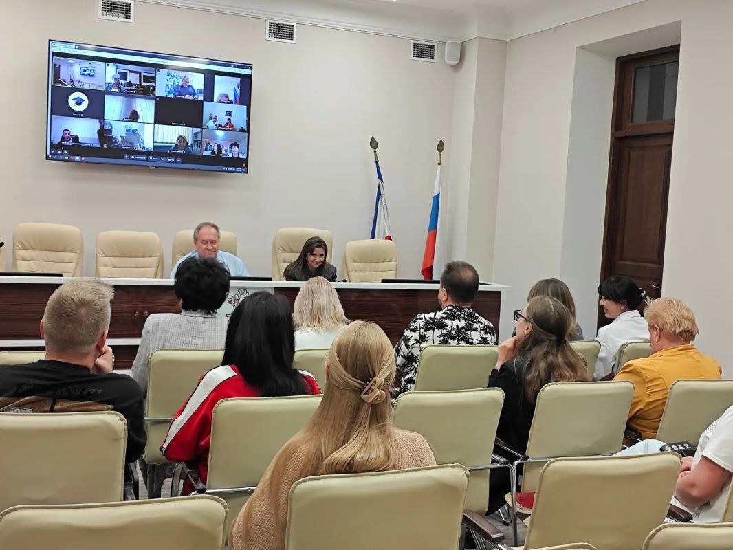 15 сентября в конференц зале ГБУК РК "Центр народного творчества Республики Крым" состоялось совещание в формате ВКС с директорами культурно-досуговых учреждений Республики Крым 15 сентября в конференц зале ГБУК РК "Центр народного творчества Республики Крым" состоялось совещание в формате ВКС с директорами культурно-досуговых учреждений Республики Крым