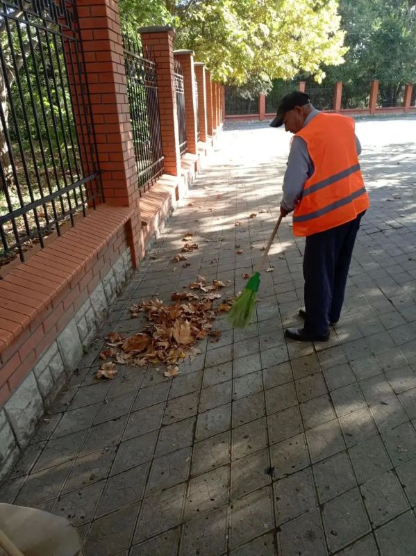 Сотрудники МБУ «Город» и подрядных организаций неустанно трудятся, чтобы наш Симферополь оставался чистым и уютным! Сотрудники МБУ «Город» и подрядных организаций неустанно трудятся, чтобы наш Симферополь оставался чистым и уютным!