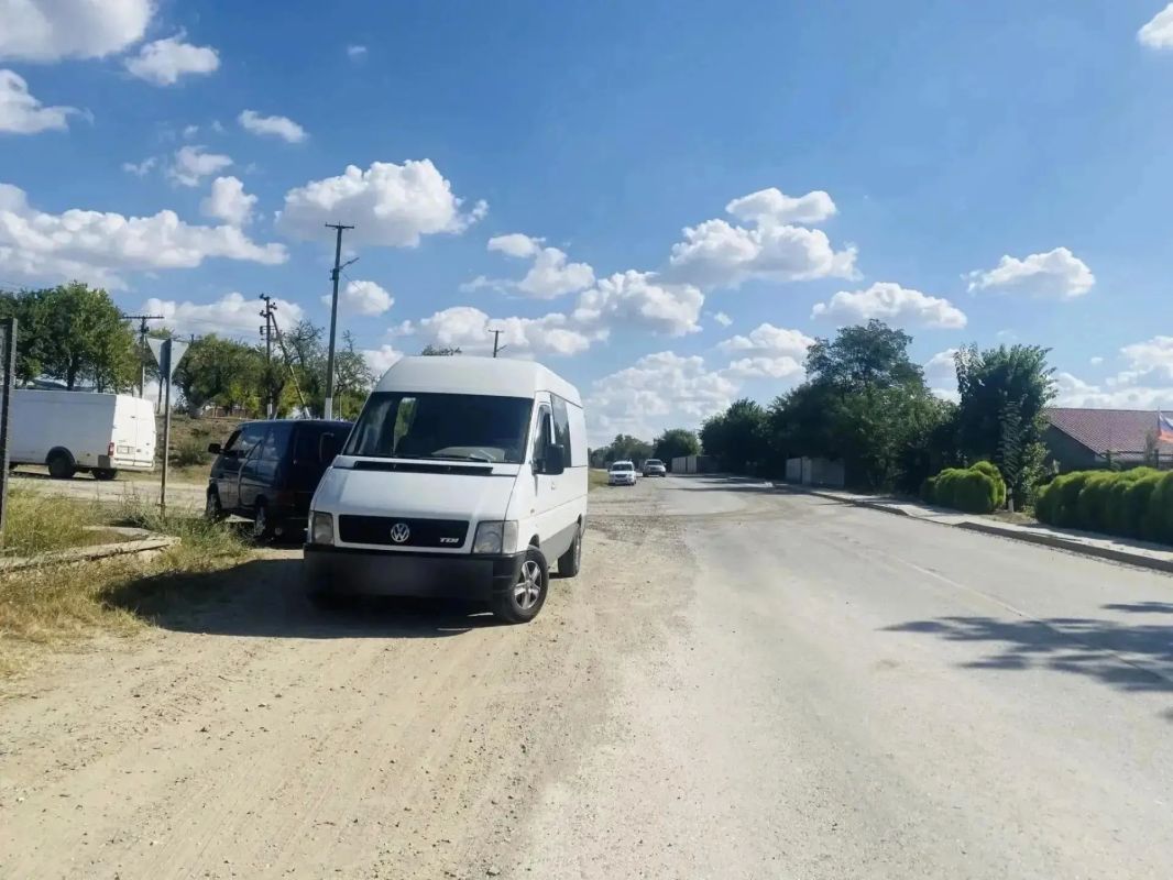 Мальчик выбежал на дорогу и попал под колеса микроавтобуса в Бахчисарайском районе