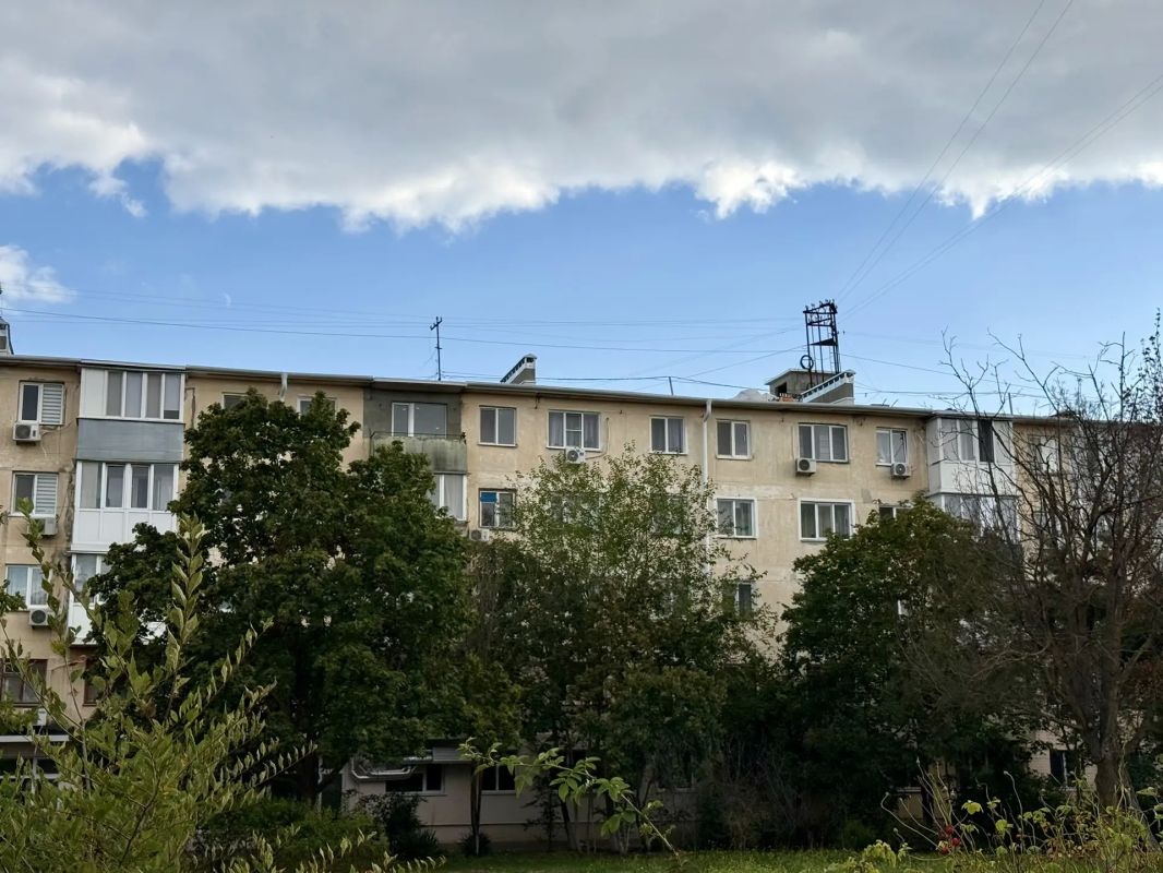 Виталий Оганесян: С начала года Региональным фондом капитального ремонта многоквартирных домов РК на территории нашего муниципалитета выполнен ремонт 27 кровель МКД по адресам: