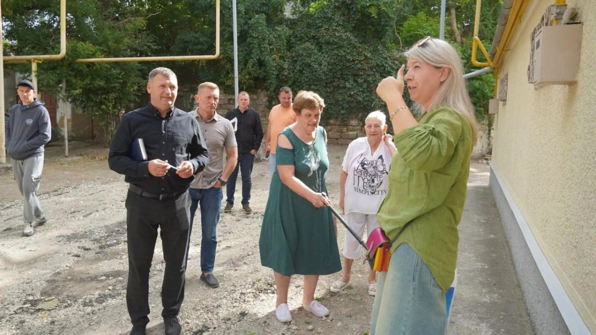 16.09.2026 в рамках выполнения поручения заместителя Председателя Совета министров РК Николая Валерьевича Воробьева, совместно с и. о. главы администрации Игорем Владимировичем Крутьковым провел встречу с жителями дома 33 на... 16.09.2026 в рамках выполнения поручения заместителя Председателя Совета министров РК Николая Валерьевича Воробьева, совместно с и. о. главы администрации Игорем Владимировичем Крутьковым провел встречу с жителями дома 33 на...