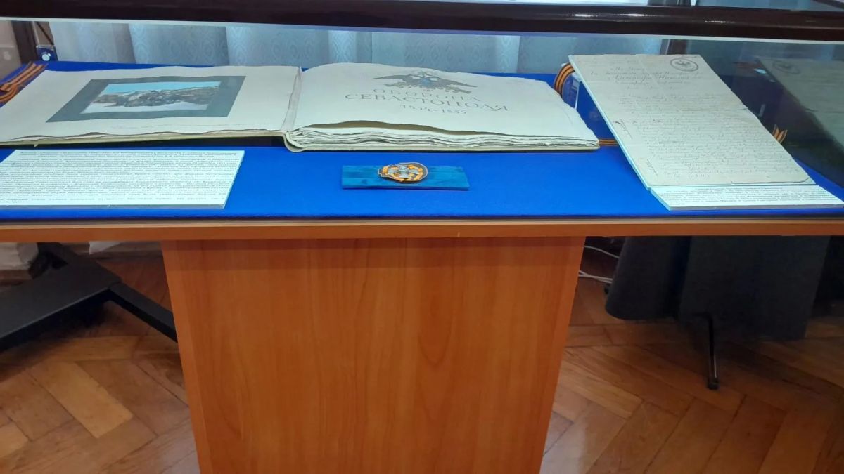 16 сентября в Центральном музее Тавриды состоялось открытие капсульной выставки под названием: «Его Императорскому Величеству от кинофабриканта Ханжонкова» 16 сентября в Центральном музее Тавриды состоялось открытие капсульной выставки под названием: «Его Императорскому Величеству от кинофабриканта Ханжонкова»