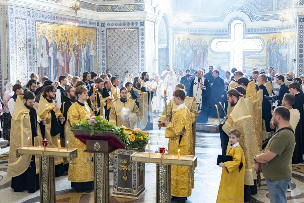 В Свято-Владимирском Херсонесском монастыре торжественно встретили частицу мощей князя Димитрия Донского В Свято-Владимирском Херсонесском монастыре торжественно встретили частицу мощей князя Димитрия Донского