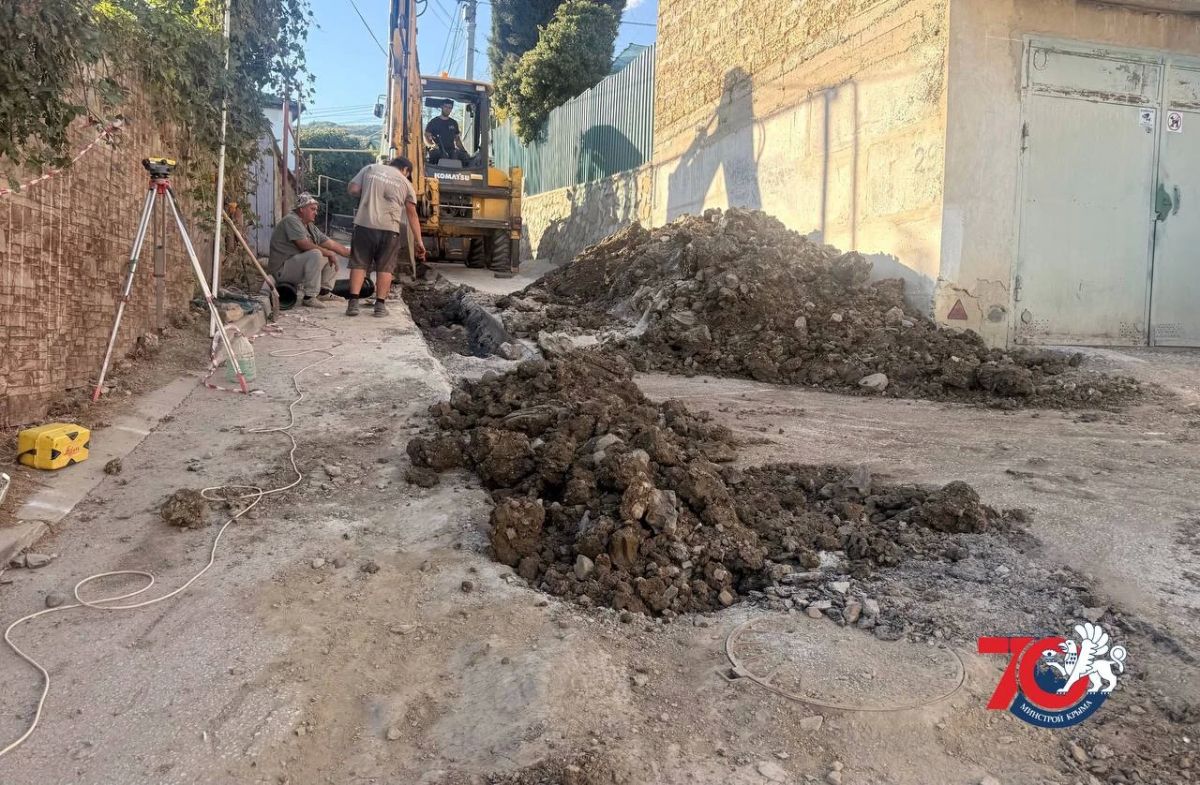 Почти 6 километров сетей канализации строят в Изобильном под Алуштой: готовность составляет 60,7% Почти 6 километров сетей канализации строят в Изобильном под Алуштой: готовность составляет 60,7%