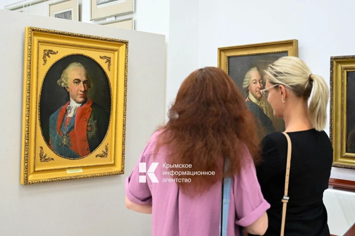 В Симферопольском художественном музее открылась выставка «История государства Российского», приуроченная к 260-летию русского историка и писателя Николая Карамзина В Симферопольском художественном музее открылась выставка «История государства Российского», приуроченная к 260-летию русского историка и писателя Николая Карамзина
