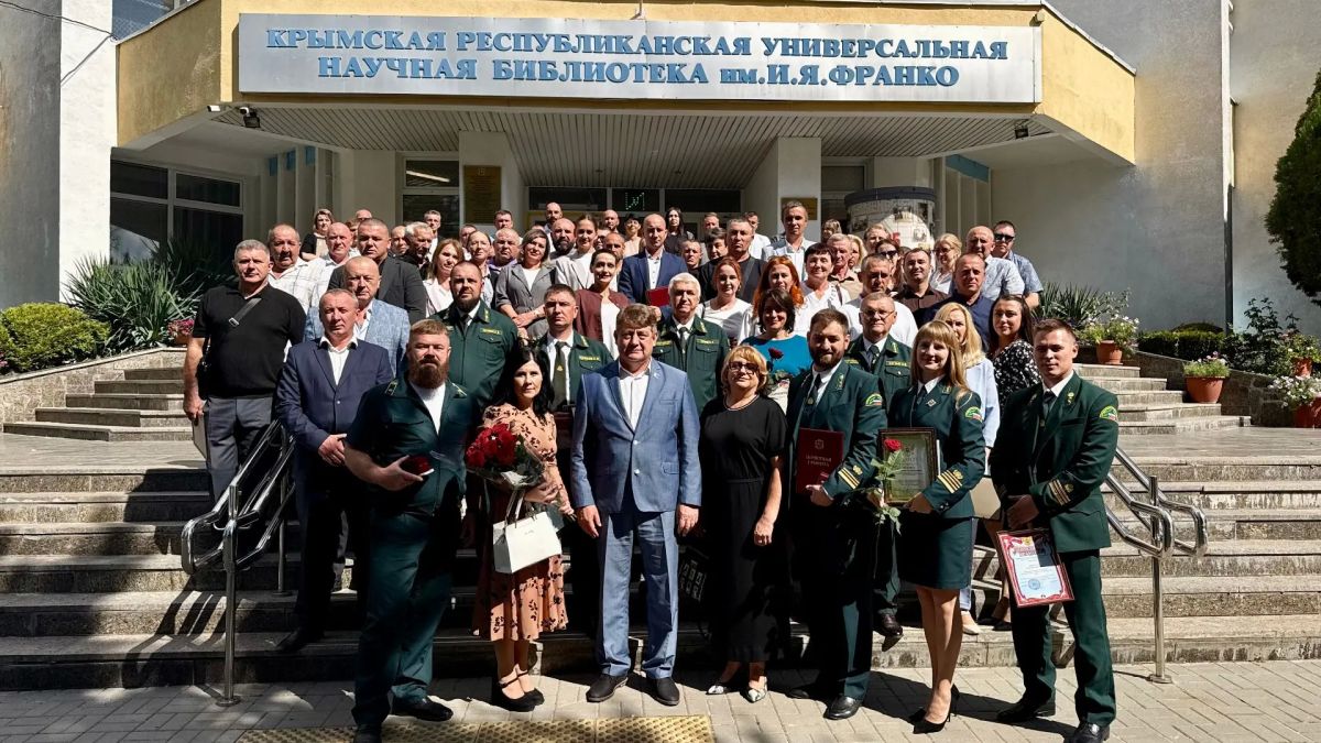 Сотрудников Минприроды Крыма и подведомственных учреждений наградили в преддверии профессионального праздника – Дня работников лесного хозяйства, который ежегодно отмечается в третье воскресенье сентября Сотрудников Минприроды Крыма и подведомственных учреждений наградили в преддверии профессионального праздника – Дня работников лесного хозяйства, который ежегодно отмечается в третье воскресенье сентября