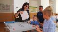 «Это радостное событие»: Как многодетные родители Крыма учат детей голосовать