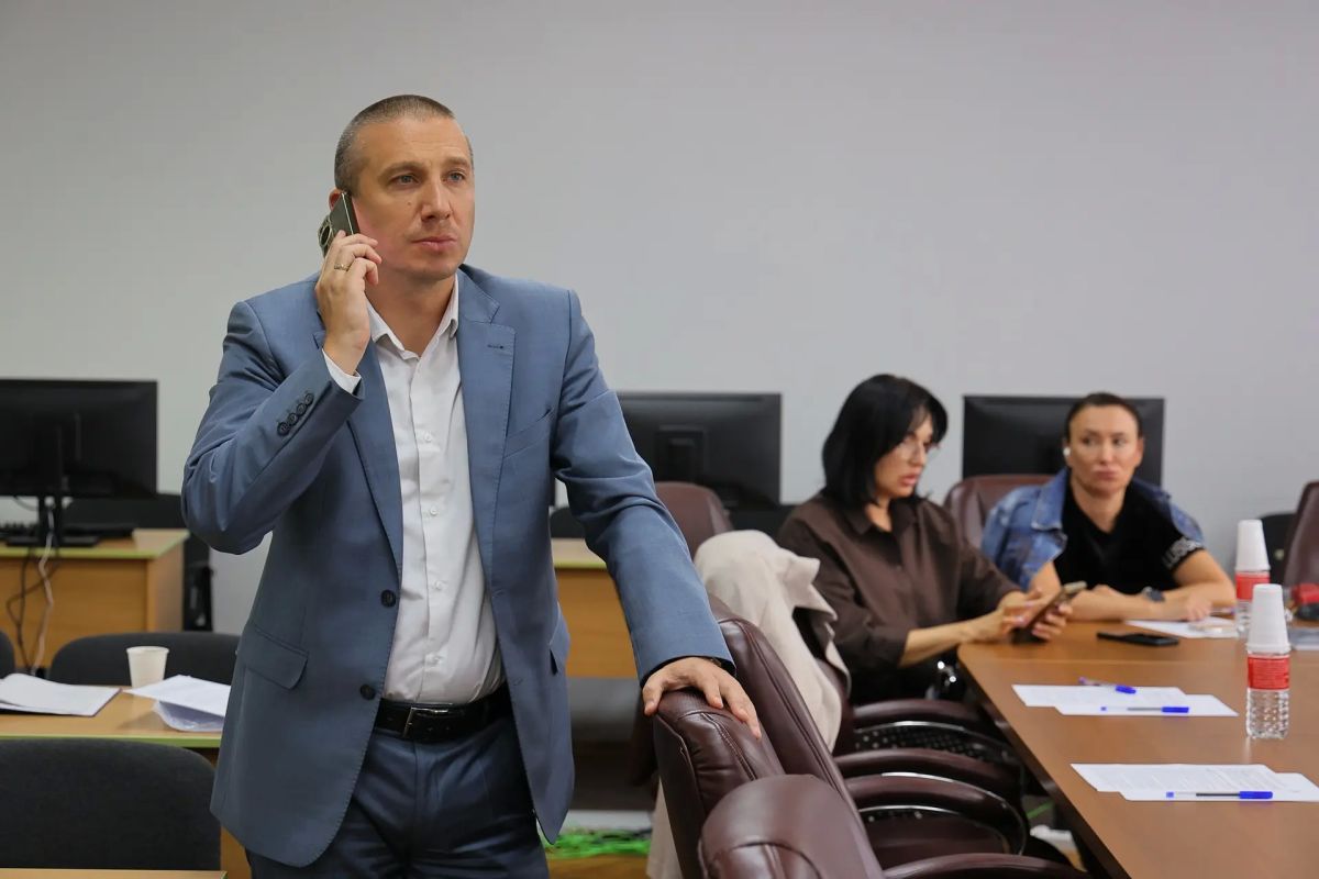 Весь день «в полях» и «на телефоне»: члены ОП Крыма работают на выборах по всему полуострову Весь день «в полях» и «на телефоне»: члены ОП Крыма работают на выборах по всему полуострову
