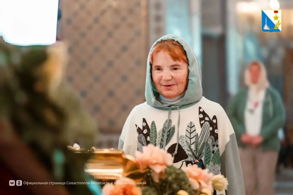 Севастопольцы приходят в Херсонесский монастырь, чтобы поклониться мощам святого благоверного великого князя Димитрия Донского Севастопольцы приходят в Херсонесский монастырь, чтобы поклониться мощам святого благоверного великого князя Димитрия Донского