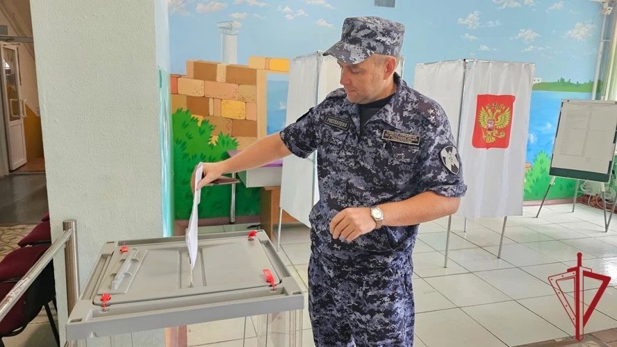 В Севастополе представители Росгвардии участвуют в Едином дне голосования В Севастополе представители Росгвардии участвуют в Едином дне голосования