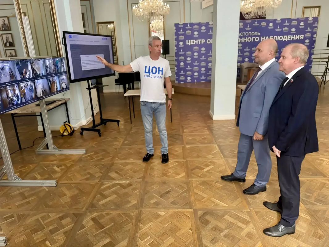 Владимир Немцев: Посетил Центр общественного наблюдения, чтобы увидеть в действии систему общественного контроля в Севастополе Владимир Немцев: Посетил Центр общественного наблюдения, чтобы увидеть в действии систему общественного контроля в Севастополе