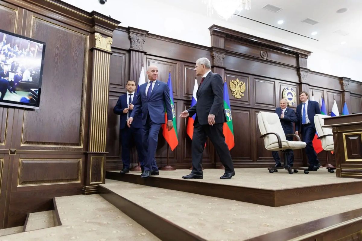 Сегодня полномочный представитель Президента РФ в Северо-Кавказском федеральном округе Юрий Чайка принял участие в торжественном мероприятии по случаю избрания и вступления в должность Главы Карачаево-Черкесской Республики... Сегодня полномочный представитель Президента РФ в Северо-Кавказском федеральном округе Юрий Чайка принял участие в торжественном мероприятии по случаю избрания и вступления в должность Главы Карачаево-Черкесской Республики...
