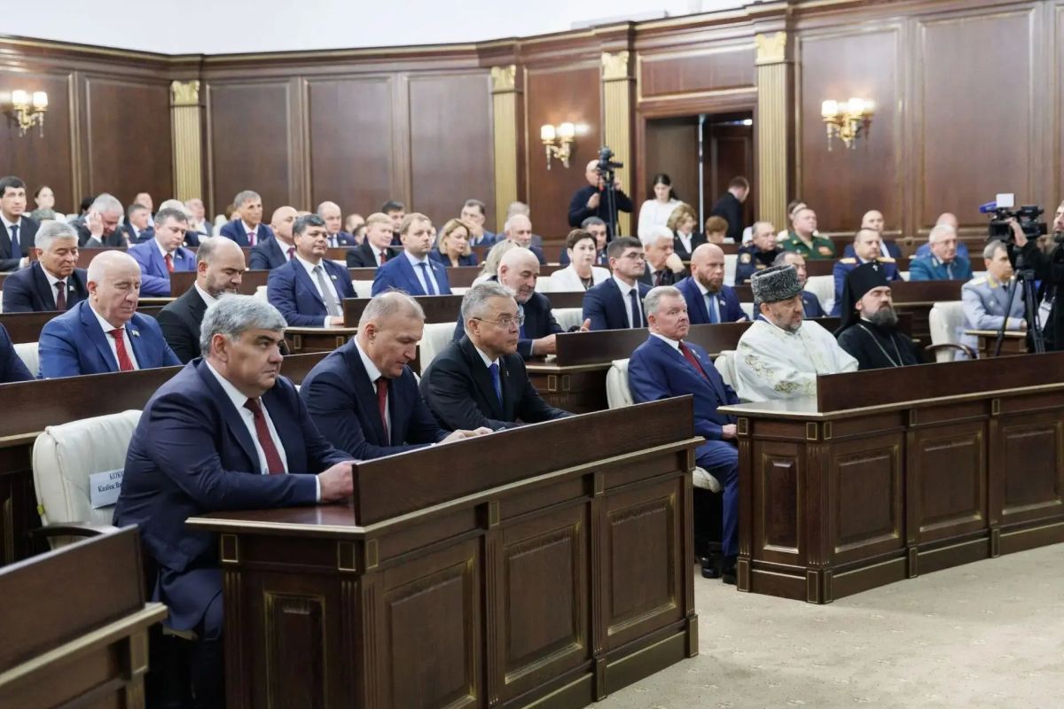 Сегодня полномочный представитель Президента РФ в Северо-Кавказском федеральном округе Юрий Чайка принял участие в торжественном мероприятии по случаю избрания и вступления в должность Главы Карачаево-Черкесской Республики... Сегодня полномочный представитель Президента РФ в Северо-Кавказском федеральном округе Юрий Чайка принял участие в торжественном мероприятии по случаю избрания и вступления в должность Главы Карачаево-Черкесской Республики...