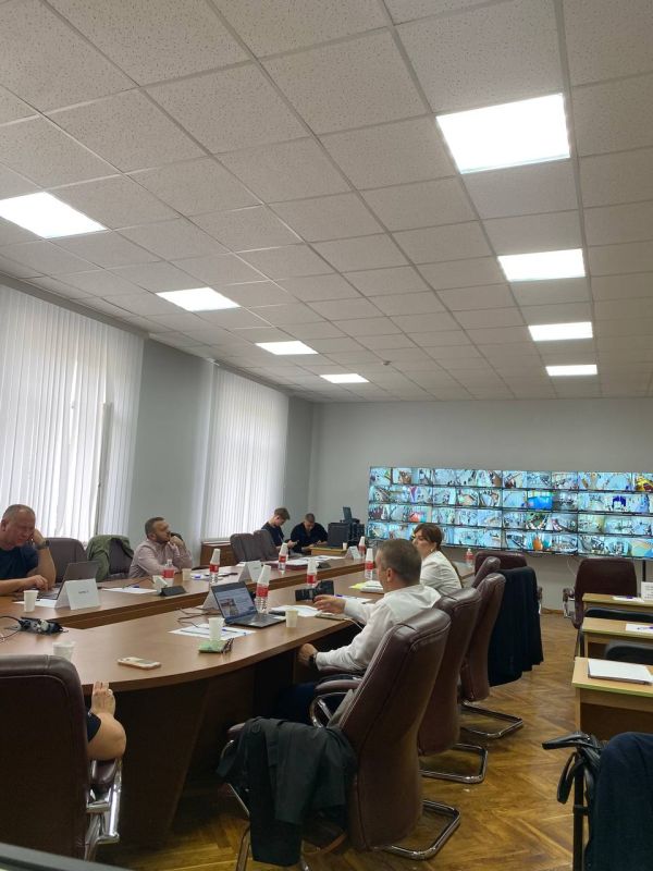В Крыму продолжает работать Центр общественного наблюдения В Крыму продолжает работать Центр общественного наблюдения
