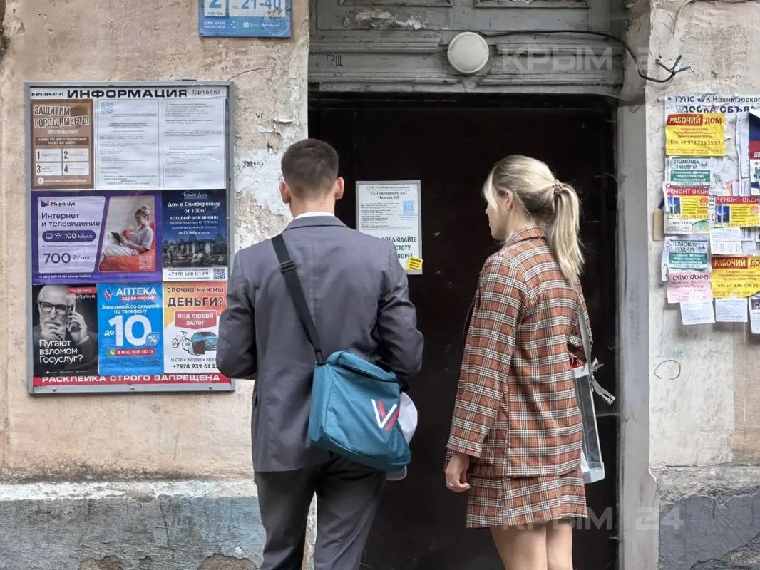 В Севастополе на всех участках работают более 200 волонтёров в дни выборов в Госдуму Добровольцы помогали людям с ограниченными возможностями добраться до необходимого пункта В Севастополе на всех участках работают более 200 волонтёров в дни выборов в Госдуму Добровольцы помогали людям с ограниченными возможностями добраться до необходимого пункта