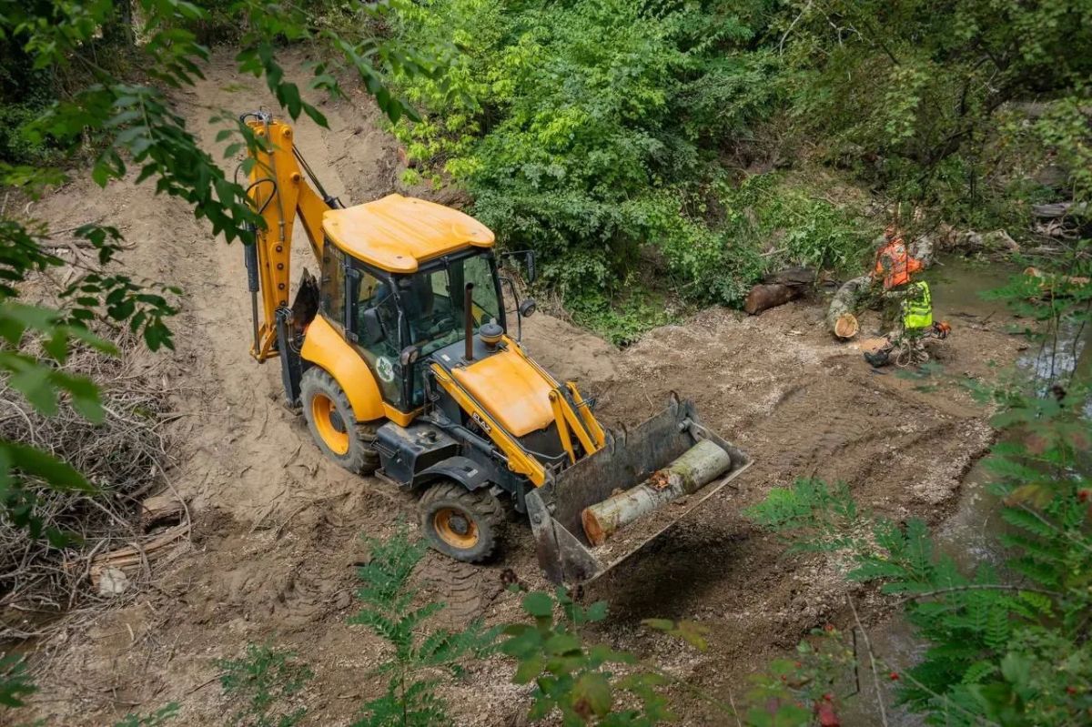 Реки Севастополя готовят к сезону дождей Реки Севастополя готовят к сезону дождей