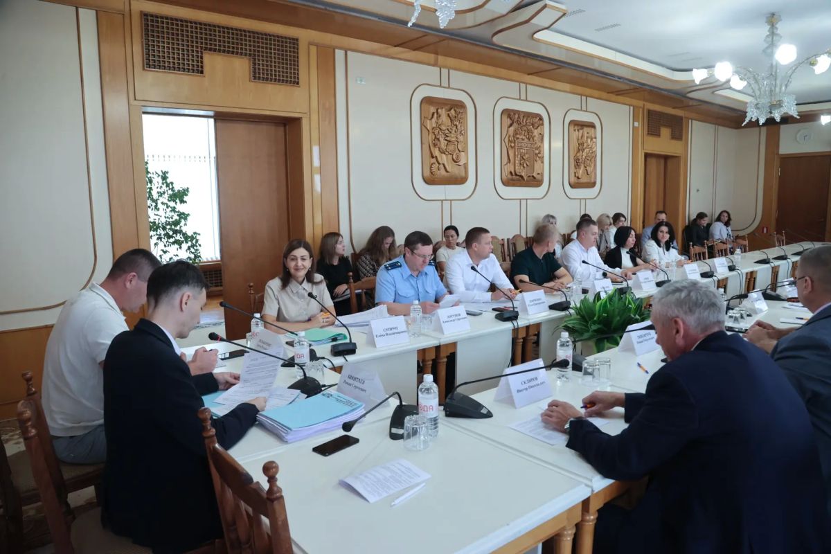 В ходе заседания Комитета по государственному строительству и местному самоуправлению депутаты рекомендовали рассмотреть сразу в двух чтениях на ближайшем заседании сессии проект поправок в Закон РК «О порядке заключения... В ходе заседания Комитета по государственному строительству и местному самоуправлению депутаты рекомендовали рассмотреть сразу в двух чтениях на ближайшем заседании сессии проект поправок в Закон РК «О порядке заключения...