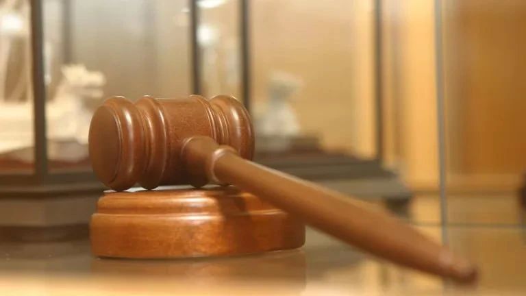 Жителя Ялты осудили за госизмену и подготовку к изготовлению СВУ