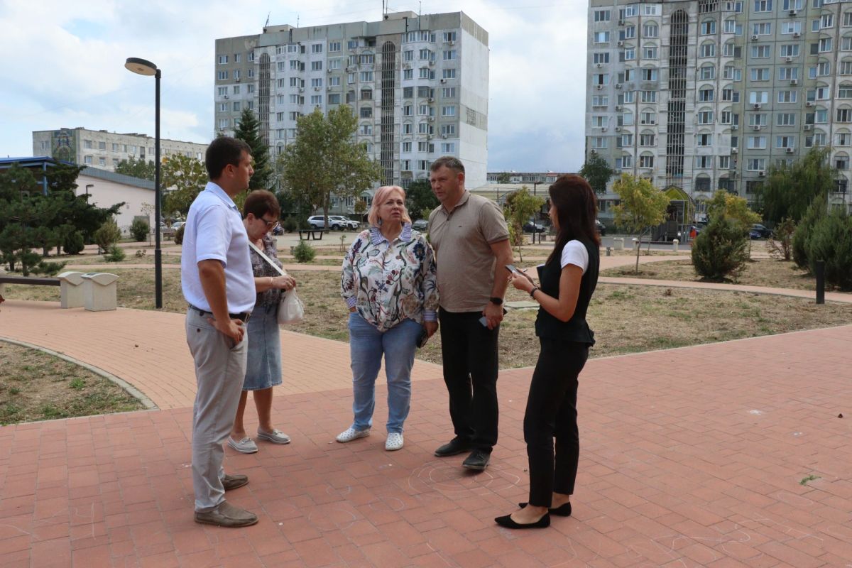 Игорь Крутьков: Поэтапно продолжаем приводить парки и скверы города в порядок