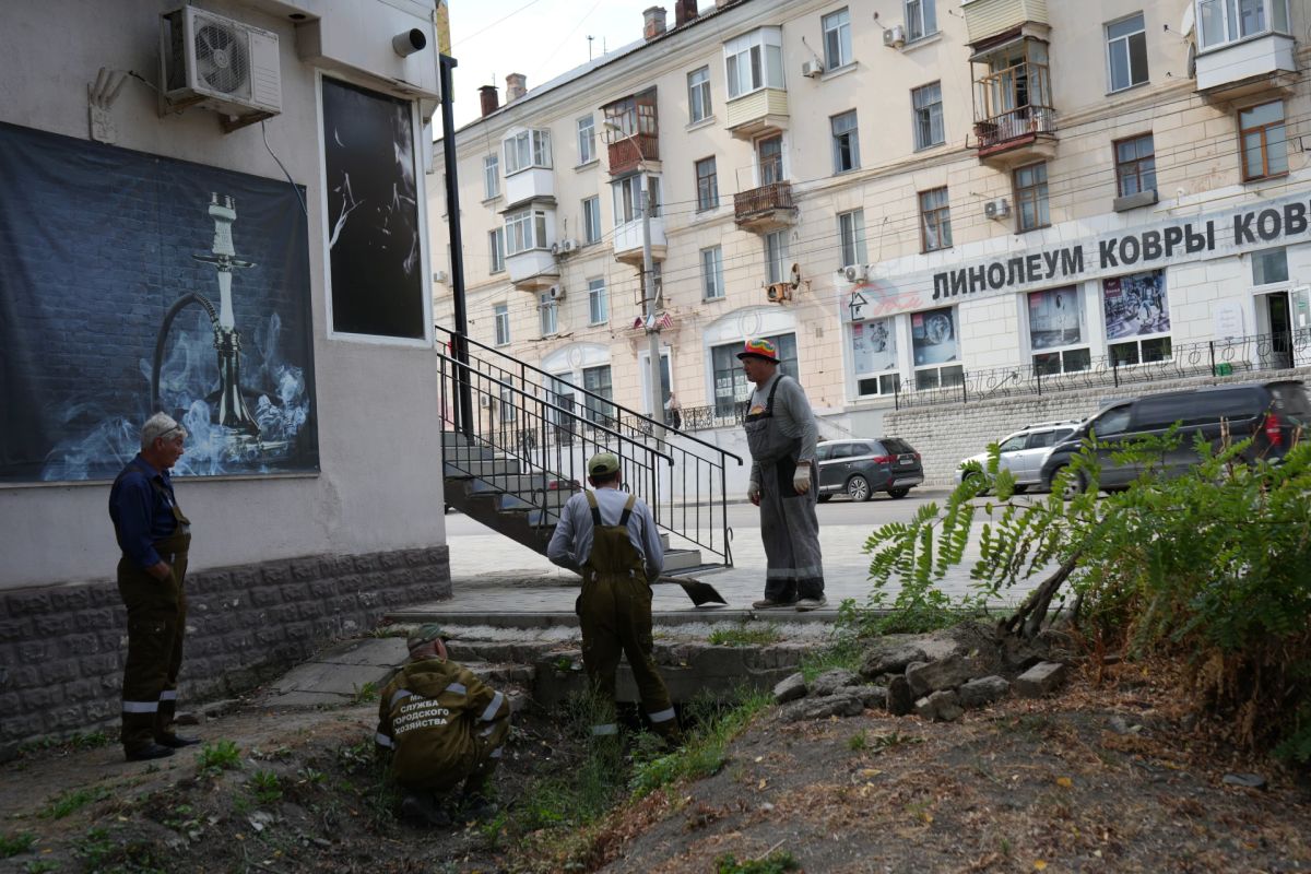 Игорь Крутьков: Служба городского хозяйства в оперативном порядке приступила к очистке участка ливневки у остановки «Музей» Игорь Крутьков: Служба городского хозяйства в оперативном порядке приступила к очистке участка ливневки у остановки «Музей»