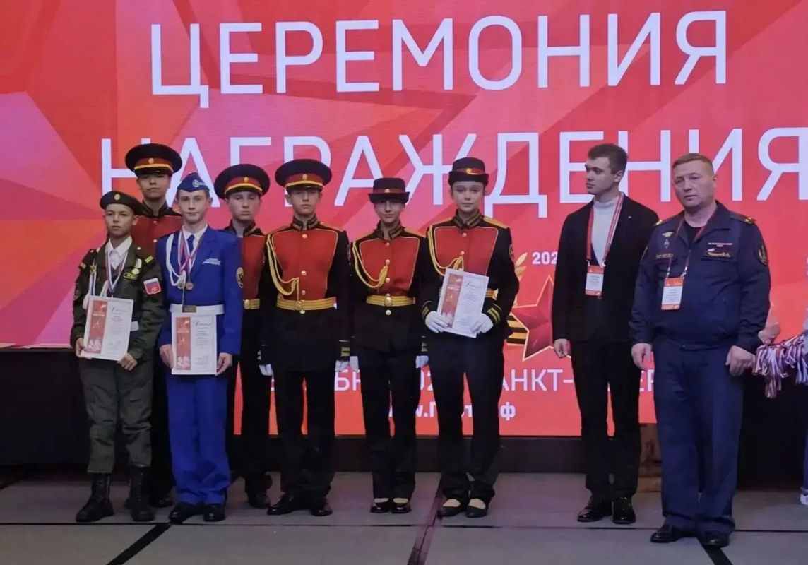 Крымская команда из Симферопольской школы № 7 им. А.В.Мокроусова завоевала победу на Всероссийском слёте «Пост № 1» в Санкт-Петербурге Крымская команда из Симферопольской школы № 7 им. А.В.Мокроусова завоевала победу на Всероссийском слёте «Пост № 1» в Санкт-Петербурге