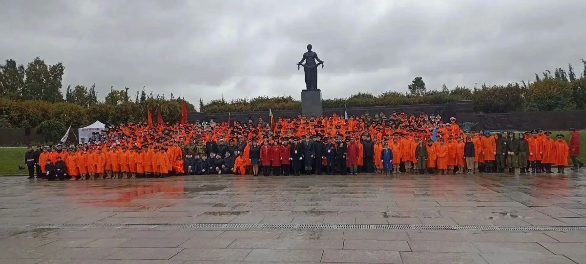Крымская команда из Симферопольской школы № 7 им. А.В.Мокроусова завоевала победу на Всероссийском слёте «Пост № 1» в Санкт-Петербурге Крымская команда из Симферопольской школы № 7 им. А.В.Мокроусова завоевала победу на Всероссийском слёте «Пост № 1» в Санкт-Петербурге