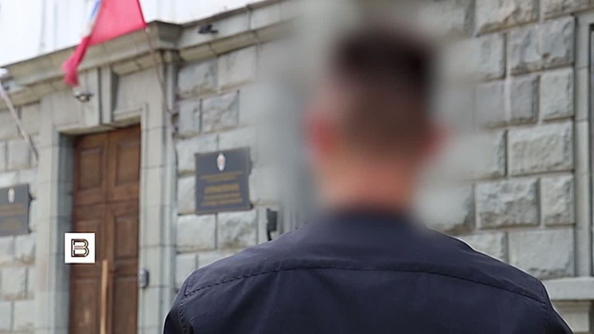 ФСБ показала кадры задержания и допроса жителя Севастополя, который передавал военной разведке Украины информацию об объектах Черноморского флота
