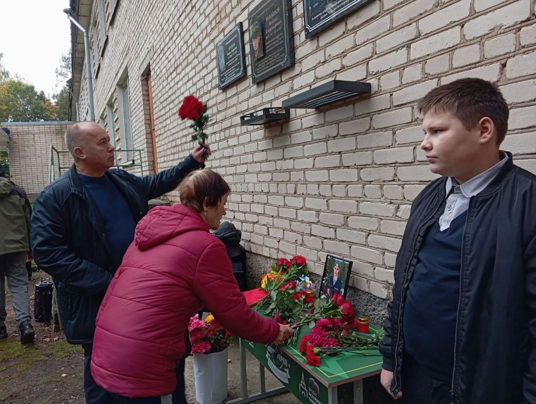 Янина Павленко: Памятную доску участнику СВО открыли в Дедовичском районе Янина Павленко: Памятную доску участнику СВО открыли в Дедовичском районе