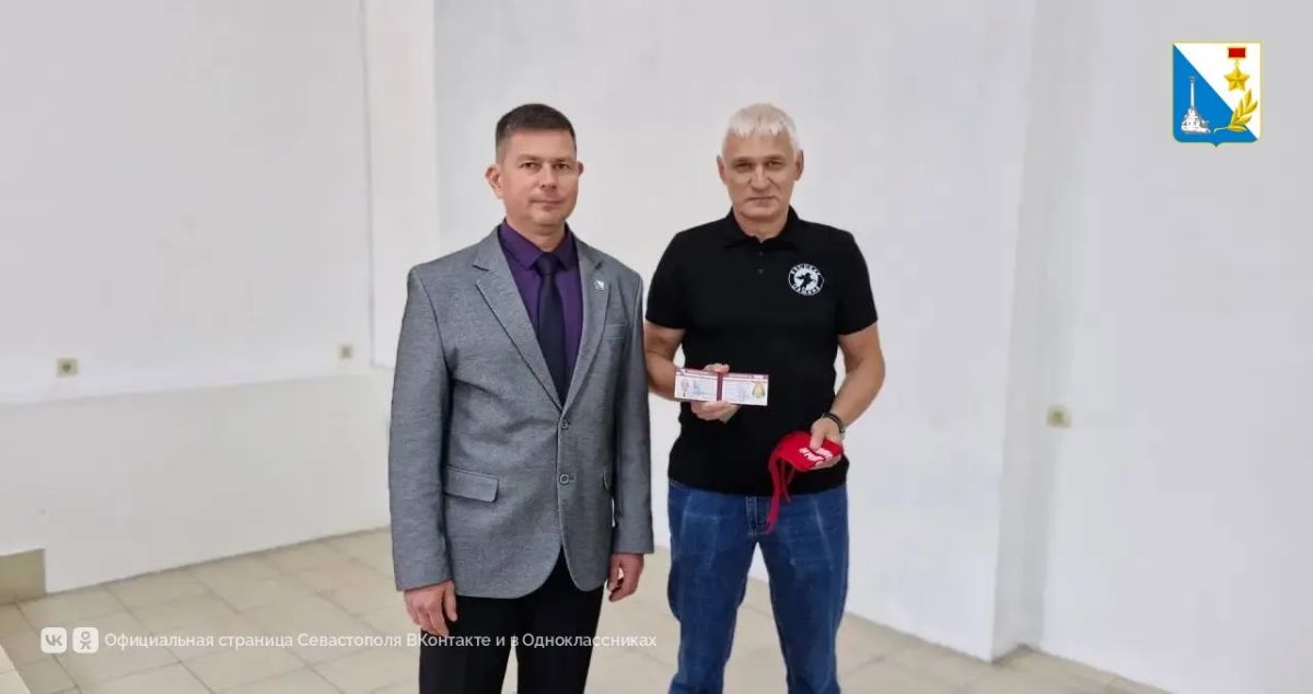 Ряды севастопольской народной дружины пополнили ещё девять человек Ряды севастопольской народной дружины пополнили ещё девять человек