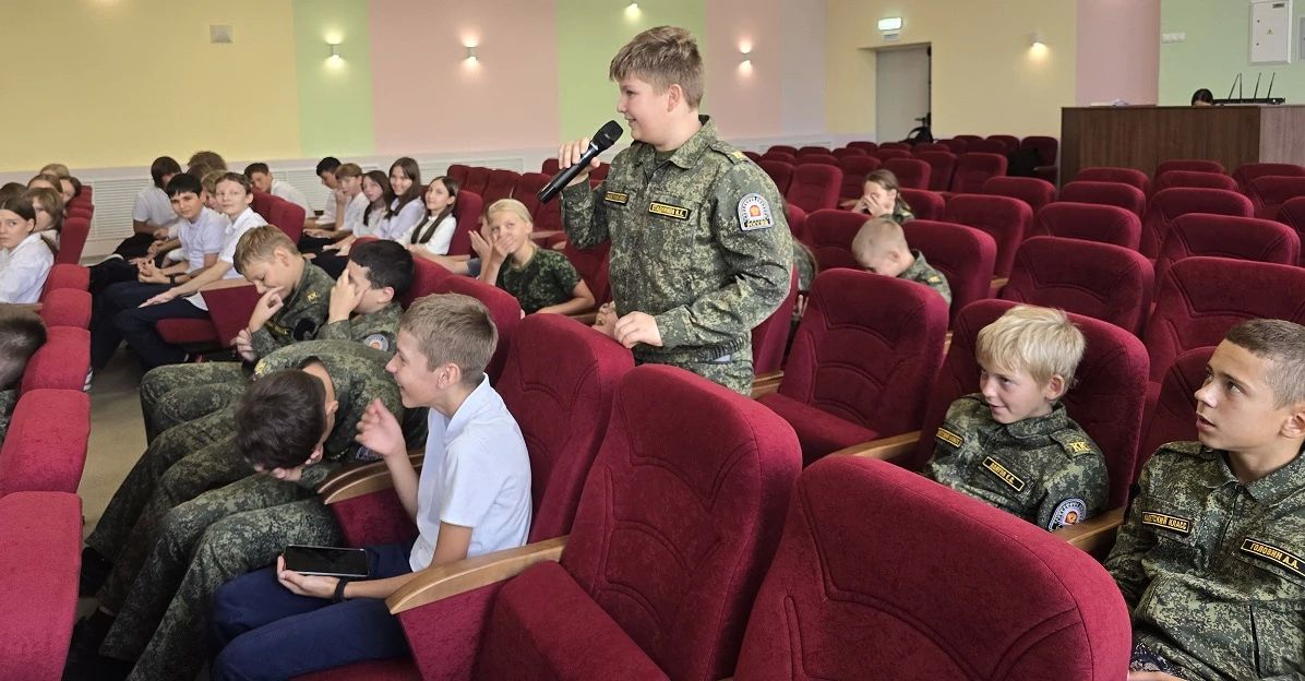 В Севастополе военные следователи провели занятие для школьников по цифровой безопасности В Севастополе военные следователи провели занятие для школьников по цифровой безопасности