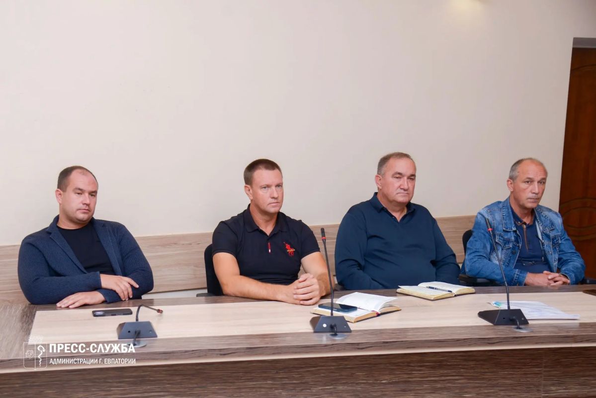 В Евпатории обсудили подготовку города к осеннезимнему периоду В Евпатории обсудили подготовку города к осеннезимнему периоду