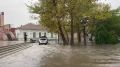 Сильные дожди затопили улицы Евпатории