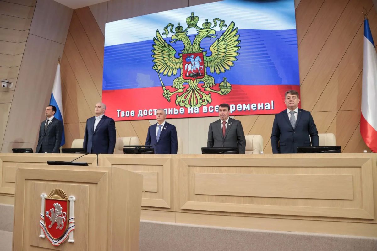 Владимир Константинов: На заседании Государственного Совета с Главой Республики Сергеем Аксёновым вручили руководителям Евпатории памятный знак и свидетельство о присуждении городу почётного звания Республики Крым... Владимир Константинов: На заседании Государственного Совета с Главой Республики Сергеем Аксёновым вручили руководителям Евпатории памятный знак и свидетельство о присуждении городу почётного звания Республики Крым...