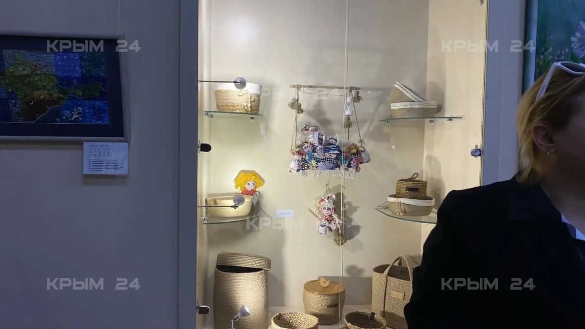 Сегодня в Крымском этнографическом музее открылась выставка «Крымский сувенир» Сегодня в Крымском этнографическом музее открылась выставка «Крымский сувенир»