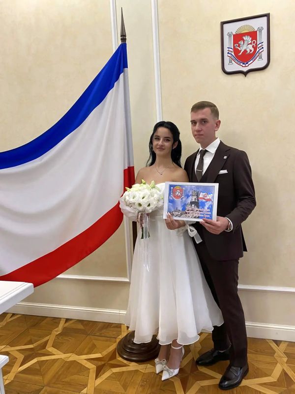 Накануне Дня Государственного герба и Государственного флага Республики Крым в отделе ЗАГС города Симферополя было проведено 90 обрядов бракосочетания Накануне Дня Государственного герба и Государственного флага Республики Крым в отделе ЗАГС города Симферополя было проведено 90 обрядов бракосочетания