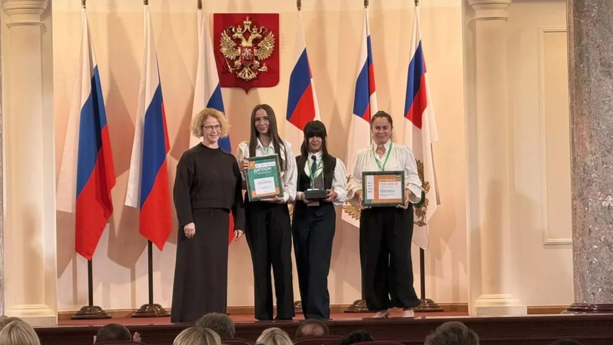 Наши победители в уже знакомом зале в Москве) Напомним, это их третья победа на всероссийском уровне Наши победители в уже знакомом зале в Москве) Напомним, это их третья победа на всероссийском уровне