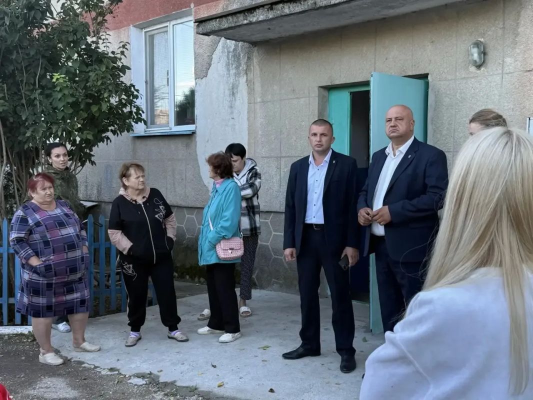 Дмитрий Мильгевский: Сегодня встретился с жителями многоквартирного дома в поселке по ул. Победы. Совместно обсудили важные вопросы, обозначили основные проблемы Дмитрий Мильгевский: Сегодня встретился с жителями многоквартирного дома в поселке по ул. Победы. Совместно обсудили важные вопросы, обозначили основные проблемы