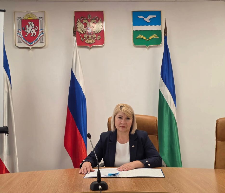 Под председательством главы муниципального образования Елены Стельмах состоялось 32-е заседание Первомайского районного совета Республики Крым