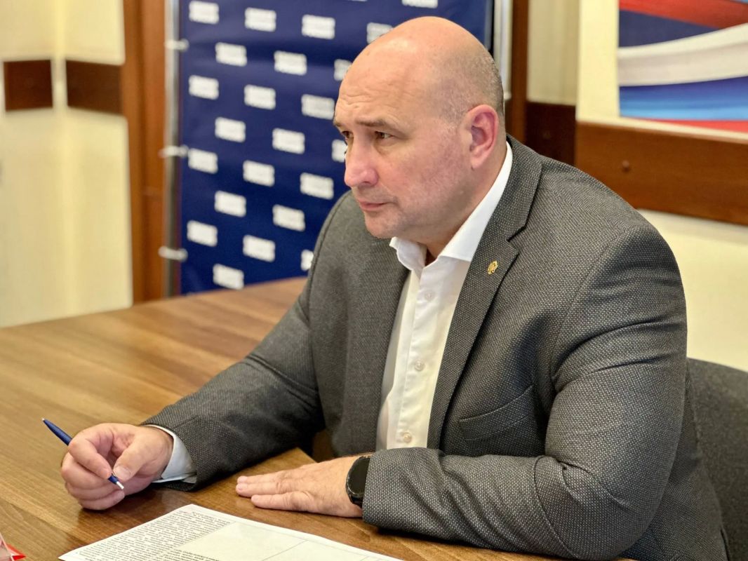 Владимир Немцев: На площадке региональной общественной приёмной Председателя партии «Единая Россия» Д. А. Медведева провёл приём граждан по личным вопросам Владимир Немцев: На площадке региональной общественной приёмной Председателя партии «Единая Россия» Д. А. Медведева провёл приём граждан по личным вопросам
