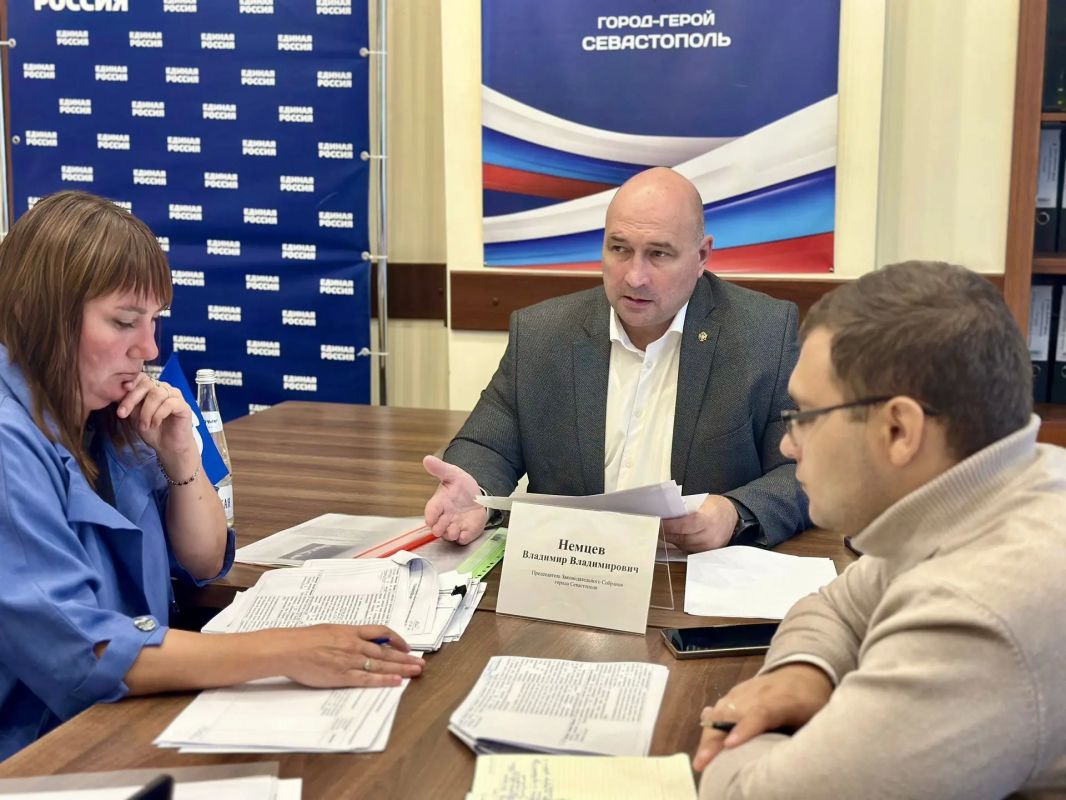 Владимир Немцев: На площадке региональной общественной приёмной Председателя партии «Единая Россия» Д. А. Медведева провёл приём граждан по личным вопросам Владимир Немцев: На площадке региональной общественной приёмной Председателя партии «Единая Россия» Д. А. Медведева провёл приём граждан по личным вопросам