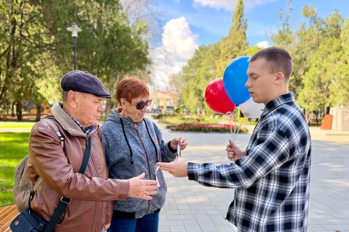 Шары, мастер-класс и хорошее настроение – День герба и флага Крыма в Детском парке Шары, мастер-класс и хорошее настроение – День герба и флага Крыма в Детском парке