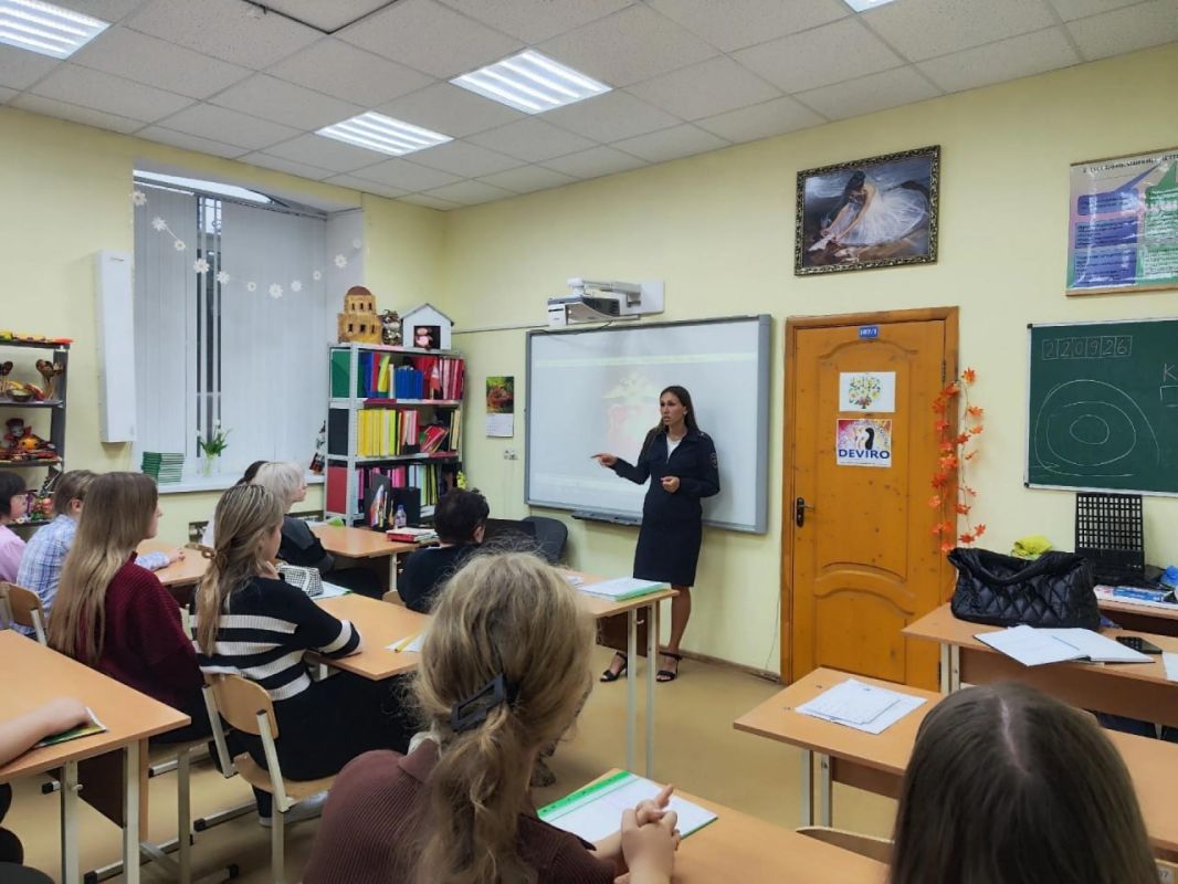 Севастопольские полицейские провели профилактическую беседу с первокурсниками «Института развития образования»