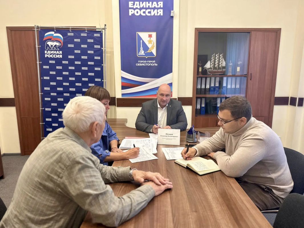 Владимир Немцев: На площадке региональной общественной приёмной Председателя партии «Единая Россия» Д. А. Медведева провёл приём граждан по личным вопросам