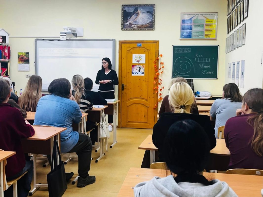 Севастопольские полицейские провели профилактическую беседу с первокурсниками «Института развития образования» Севастопольские полицейские провели профилактическую беседу с первокурсниками «Института развития образования»