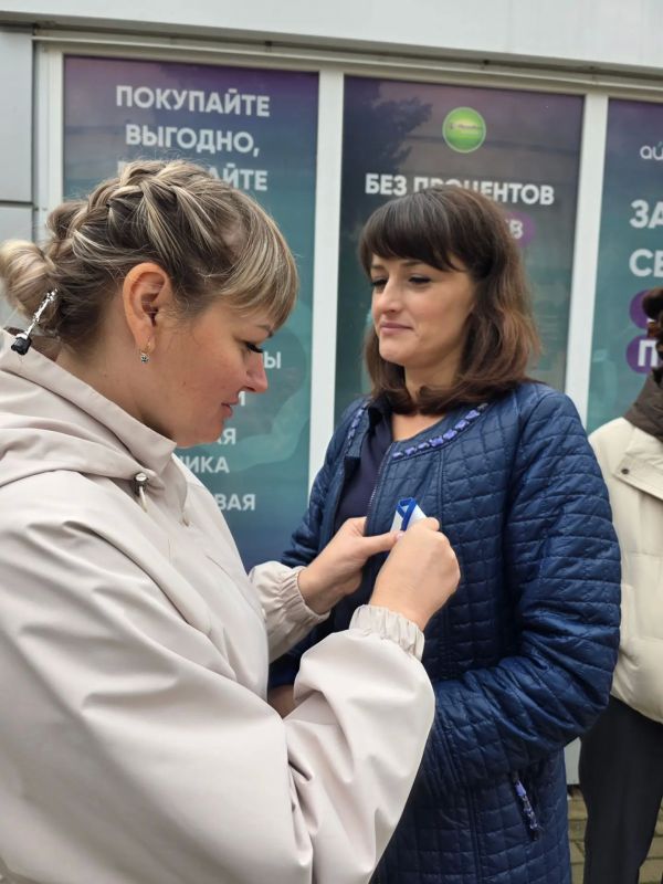 В Первомайском районе отметили День Государственного герба и Государственного флага Республики Крым В Первомайском районе отметили День Государственного герба и Государственного флага Республики Крым